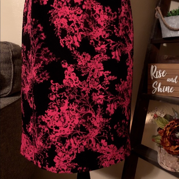 🚫SOLD🚫ADRIANNA PAPELL BEAUTIFUL DRESS 💯♥️ - Picture 3 of 8